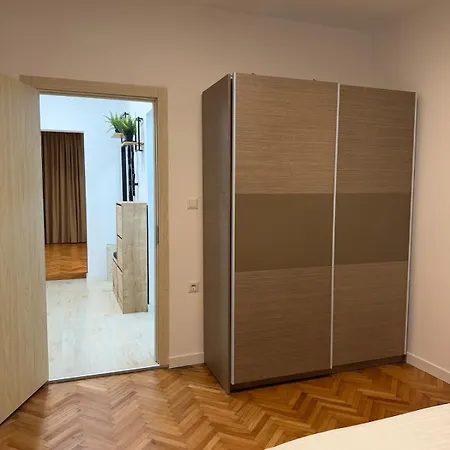 Apartament Elegant 2br In Center Warna