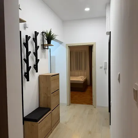 Elegant 2br In Center Apartament *