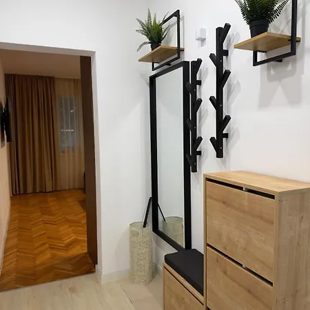 Elegant 2br In Center Apartament