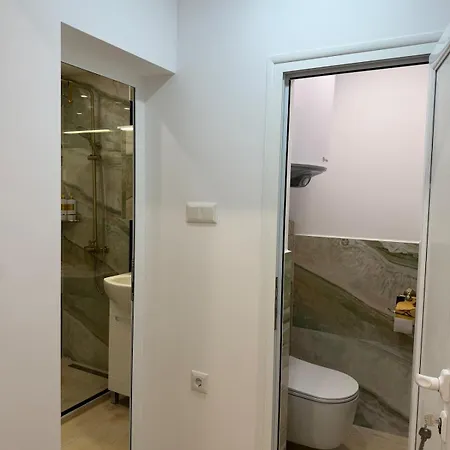 Elegant 2br In Center Apartament Warna